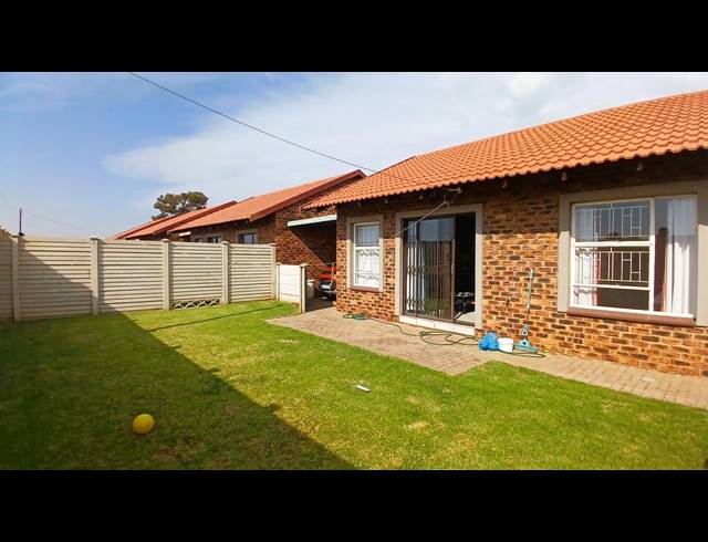 2 BEDROOM TOWNHOUSE FOR SALE IN RIVERSDALE